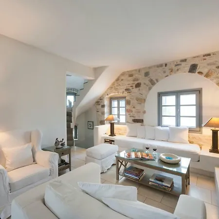 بيت للعطل Traditional Stone House In